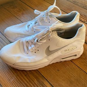 NIKE AIR MAX Womens Tennis Shoe